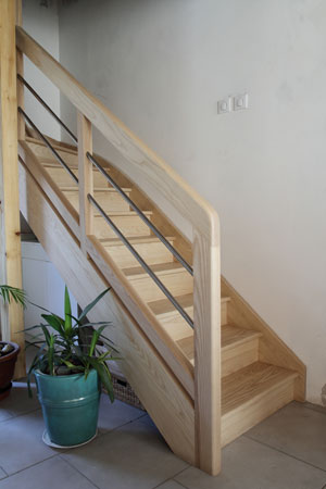 Escalier 1/4 tournant milieu en fr�ne